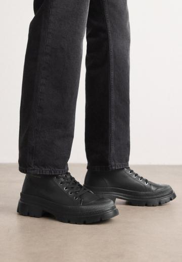 Ботинки на шнуровке