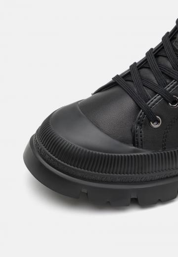 Ботинки на шнуровке