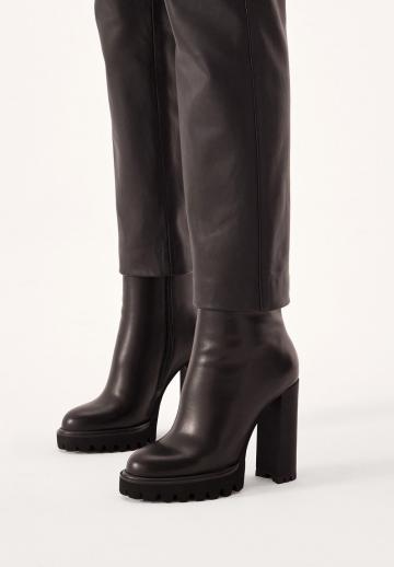 Полусапожки на высоком каблуке