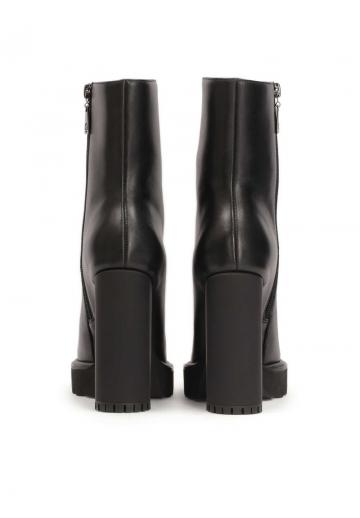 Полусапожки на высоком каблуке