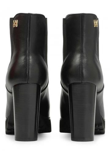 Полусапожки на высоком каблуке