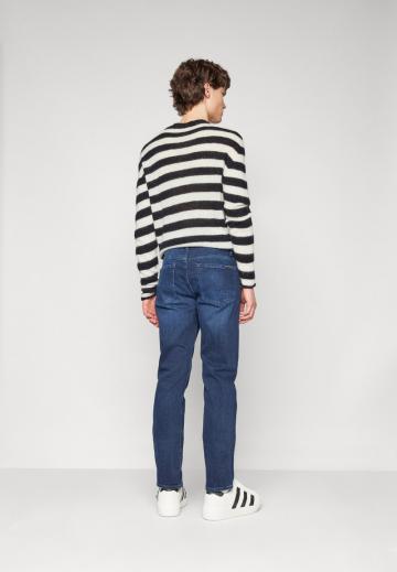 Узкие джинсы