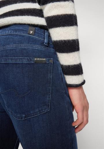 Узкие джинсы