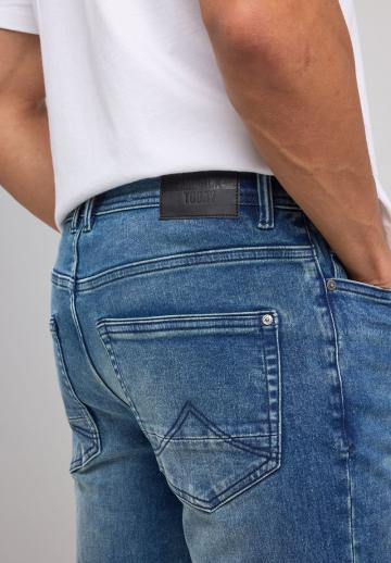 Узкие джинсы