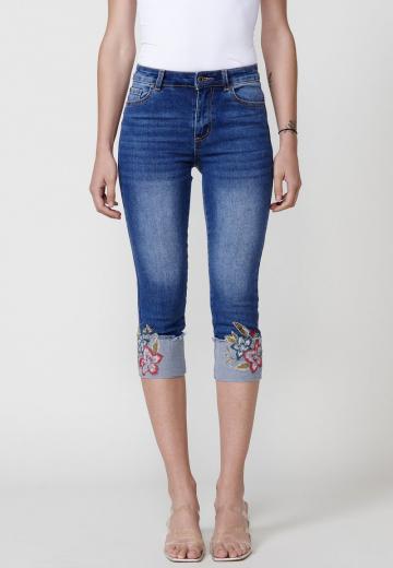 Короткие джинсы