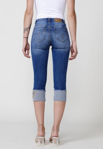Короткие джинсы