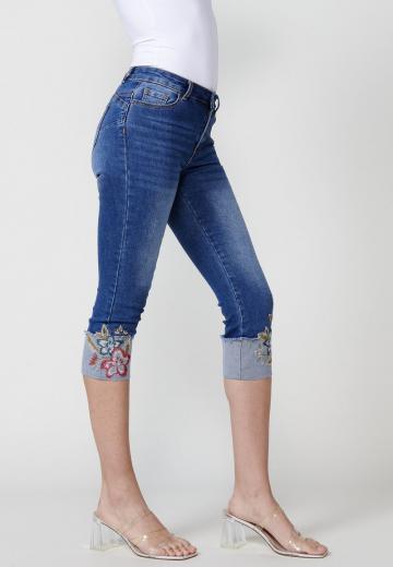 Короткие джинсы