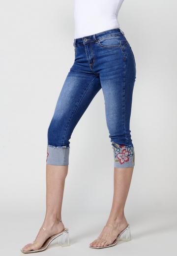 Короткие джинсы