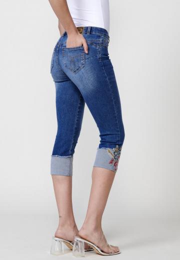 Короткие джинсы