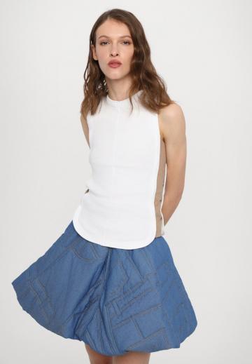 Юбка с накладными карманами