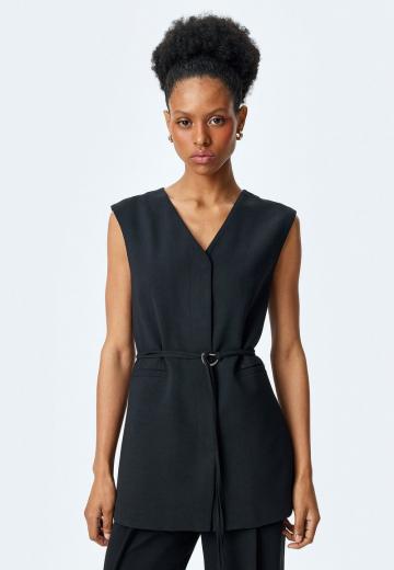 Длинный жилет