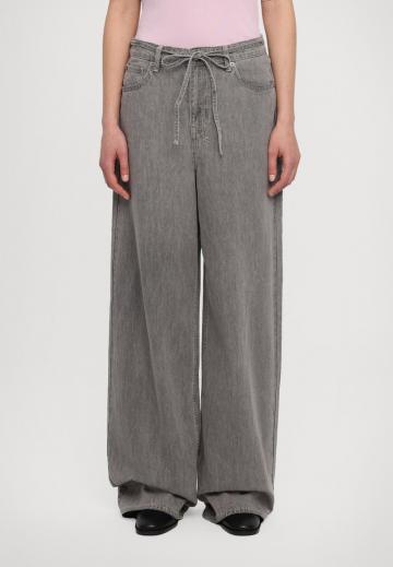 Джинсы бойфренда