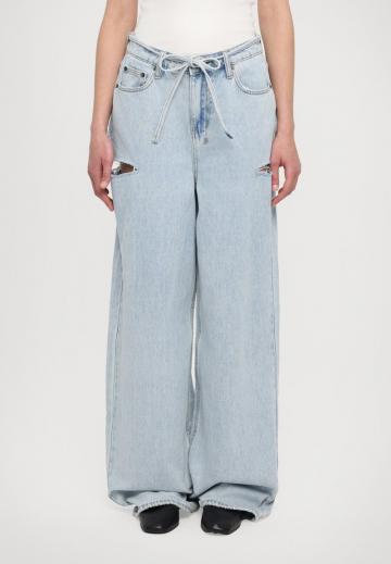 Джинсы бойфренда