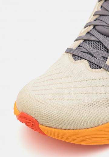 Беговые кроссовки