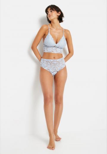 Трусы на бедрах