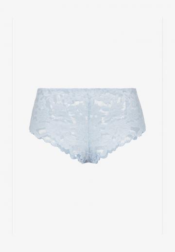 Трусы на бедрах