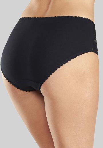 Трусы на бедрах