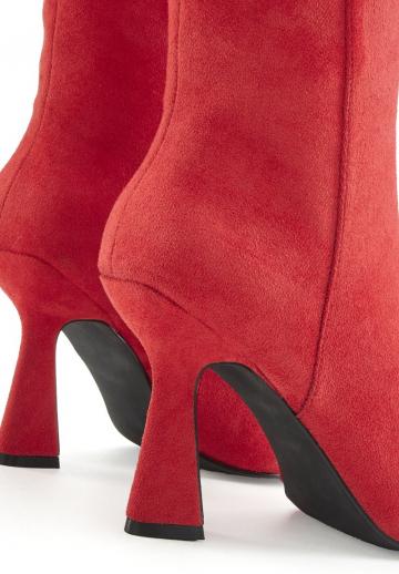 Полусапожки на высоком каблуке