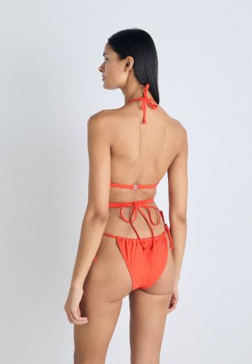 Треугольное бикини