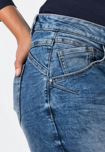Короткие джинсы