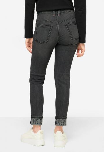 Короткие джинсы