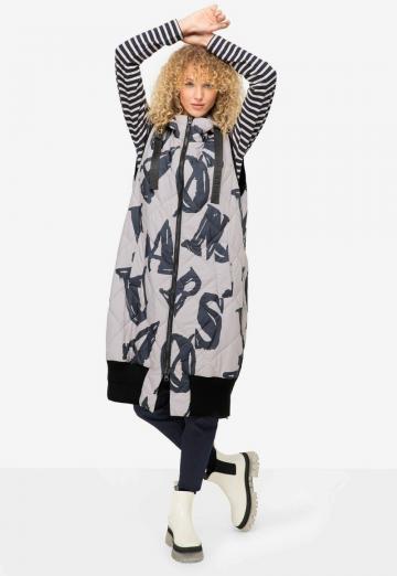 Длинный жилет