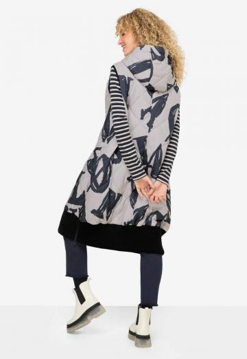 Длинный жилет