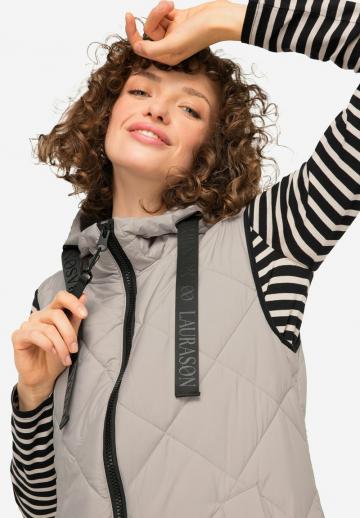 Длинный жилет