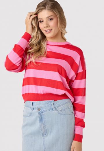 Пуловер в полоску