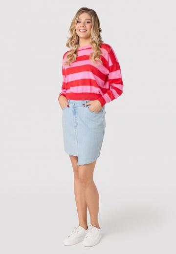 Пуловер в полоску