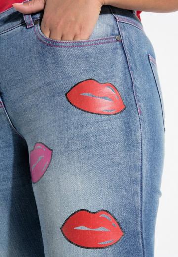 Короткие джинсы