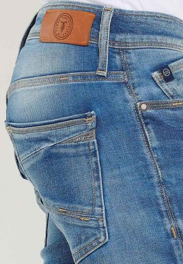 Узкие джинсы