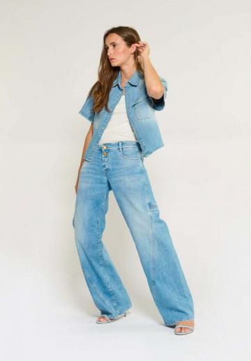 Клешеные джинсы