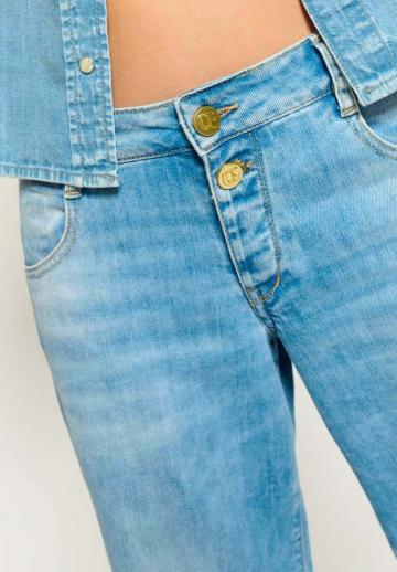 Клешеные джинсы