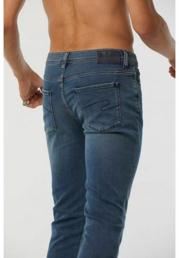 Узкие джинсы