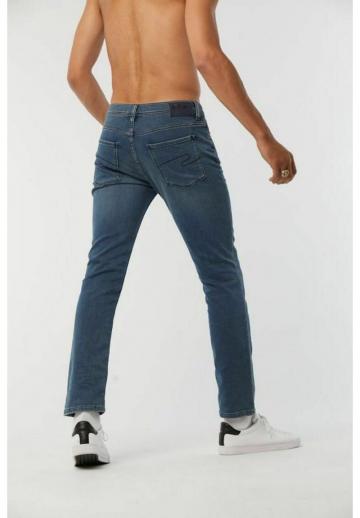 Узкие джинсы