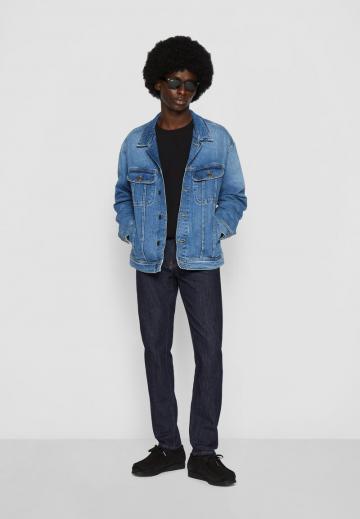 Узкие джинсы