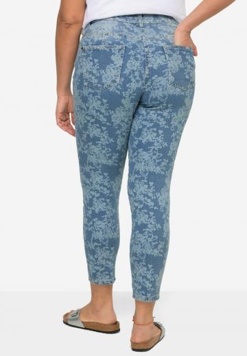 Короткие джинсы