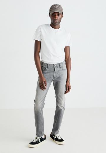 Узкие джинсы