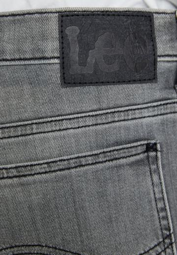 Узкие джинсы