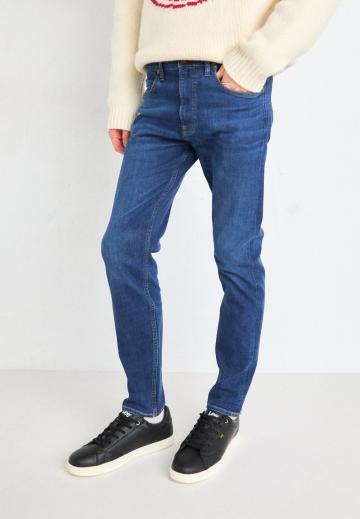 Узкие джинсы