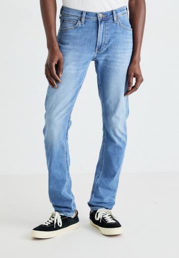 Узкие джинсы
