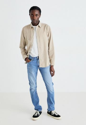 Узкие джинсы