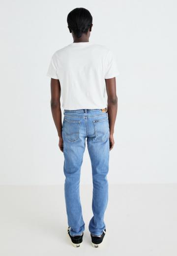 Узкие джинсы