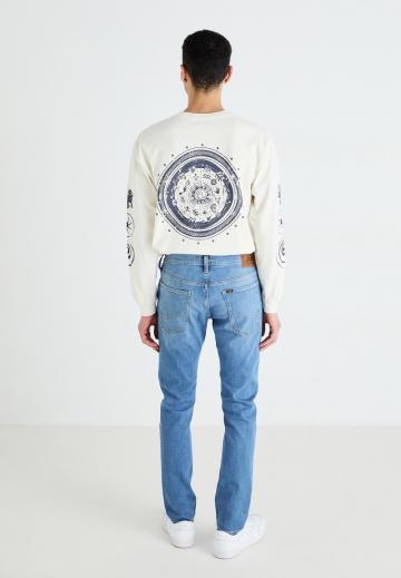 Узкие джинсы