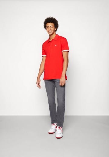 Узкие джинсы