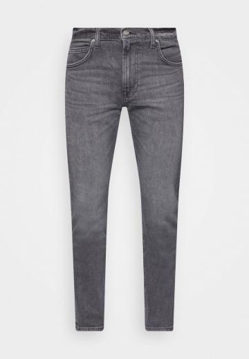 Узкие джинсы