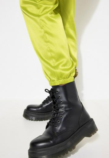 Брюки с накладными карманами