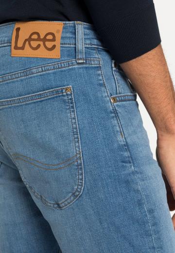 Узкие джинсы