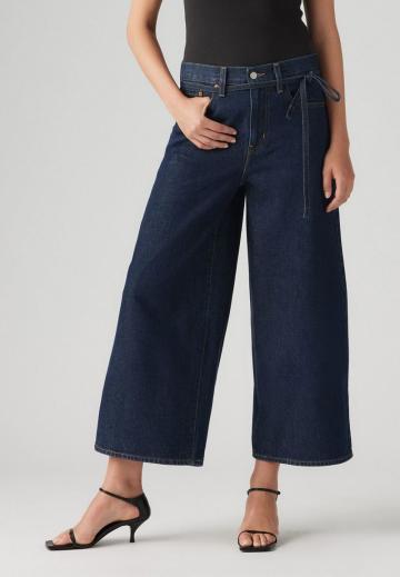 Короткие джинсы